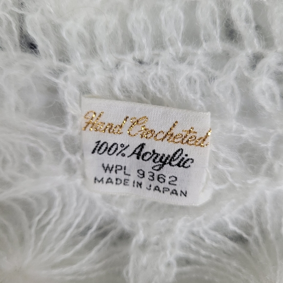 HANDMADE | crocheted delicate small shoulder cover cape - Picture 6 of 6